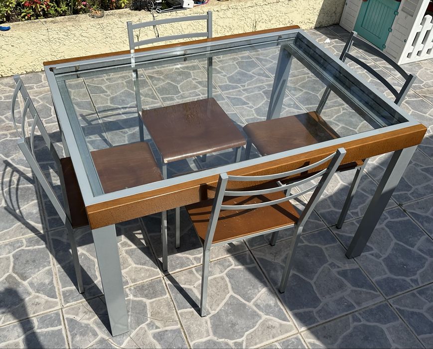Mesa extensivel de vidro 4cadeiras incluidas