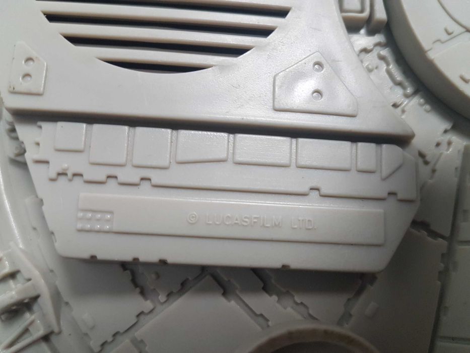 Nave Falcon star wars lucas film de 1995