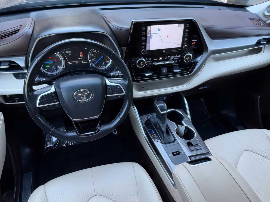 Toyota Highlander Limited      2022