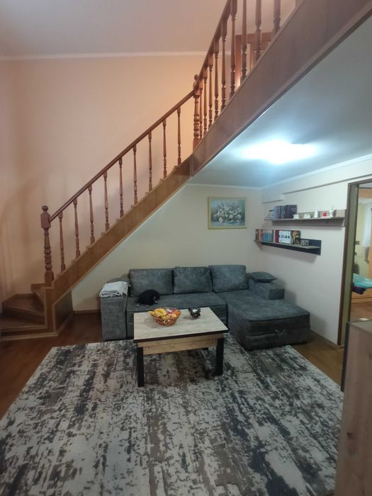 Продаеться 2-х поверховий напівособняк по вул.Карпатської України