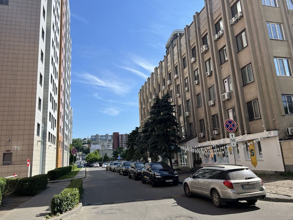 Сдам двойной паркинг Крутогорный спуск 30 / Дом Крейнина / Дуэт