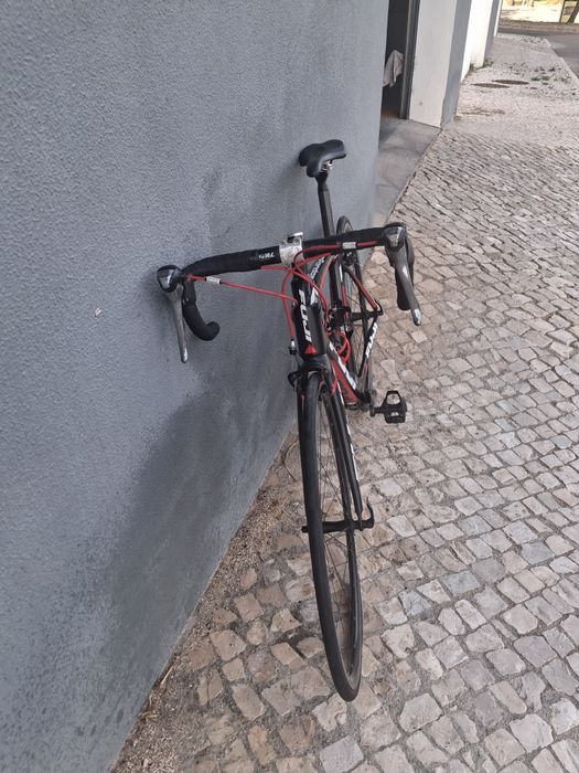 Bicicleta fuji em carbono