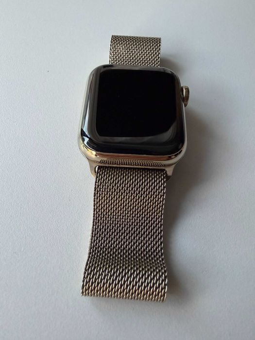 Apple Watch Series 6 GPS + Cellular 40 mm złoty + bransoleta mediolańska