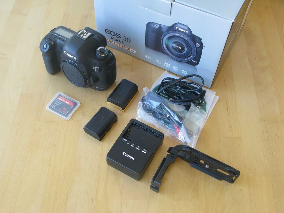 Máquina fotográfica digital Canon 5D III e acessórios