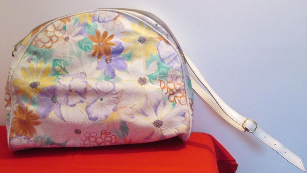 Conjunto de mala e capeline