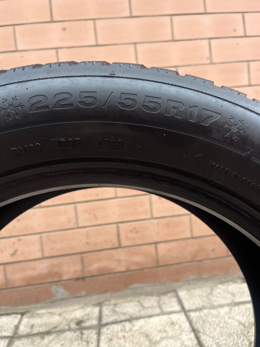 Продам пару зимових шин DUNLOP 225/55 R17