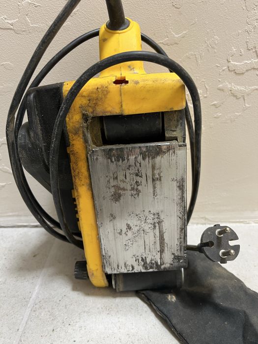 Будівельний інструмент шліфувальна машинка Einhell Bavaria BSS 850 E