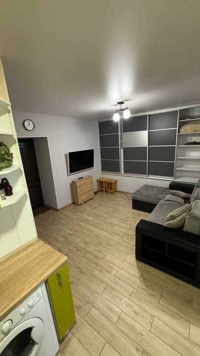 Продам 2  кімнатну квартиру з евроремонтом вул. Коксовая 16