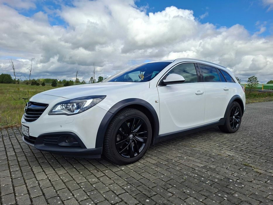 samochód osobowy opel insignia country tourer