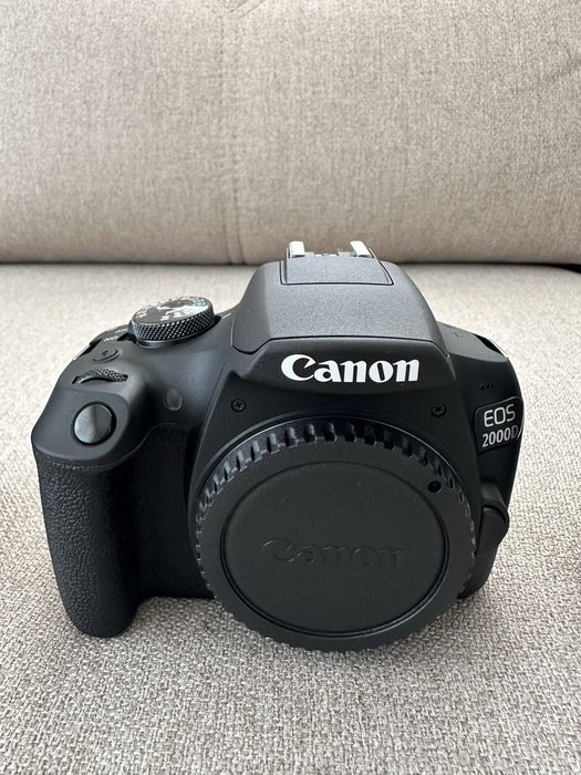 Vendo máquina fotográfica Canon EOS2000D