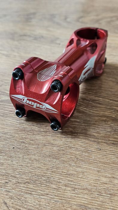 Mostek czerwony HOPE wycinany CNC