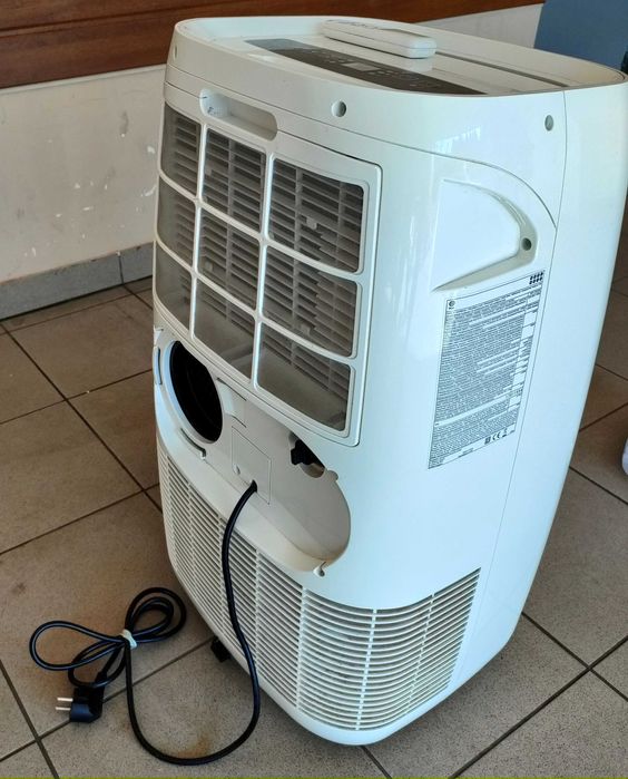 klimatyzator z funkcją chłodzenia, grzania, wentylacji, osuszania