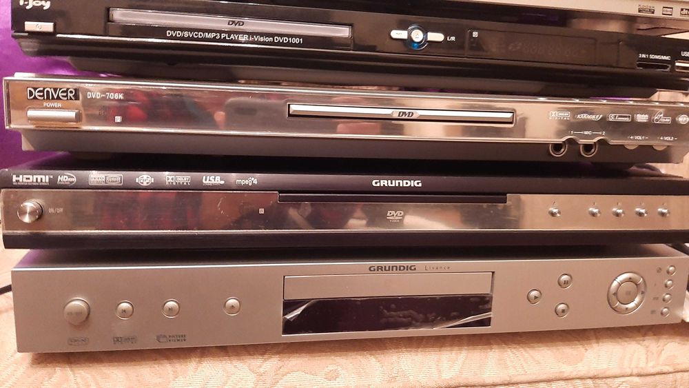 leitores de DVDs e CDs vários