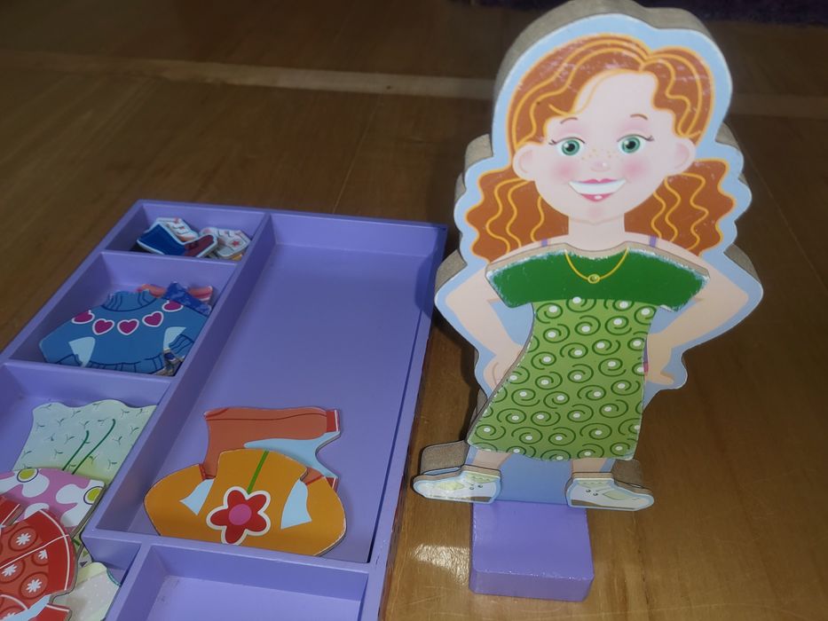 Magnetyczna ubieranka lala drewniana melissa&daugh