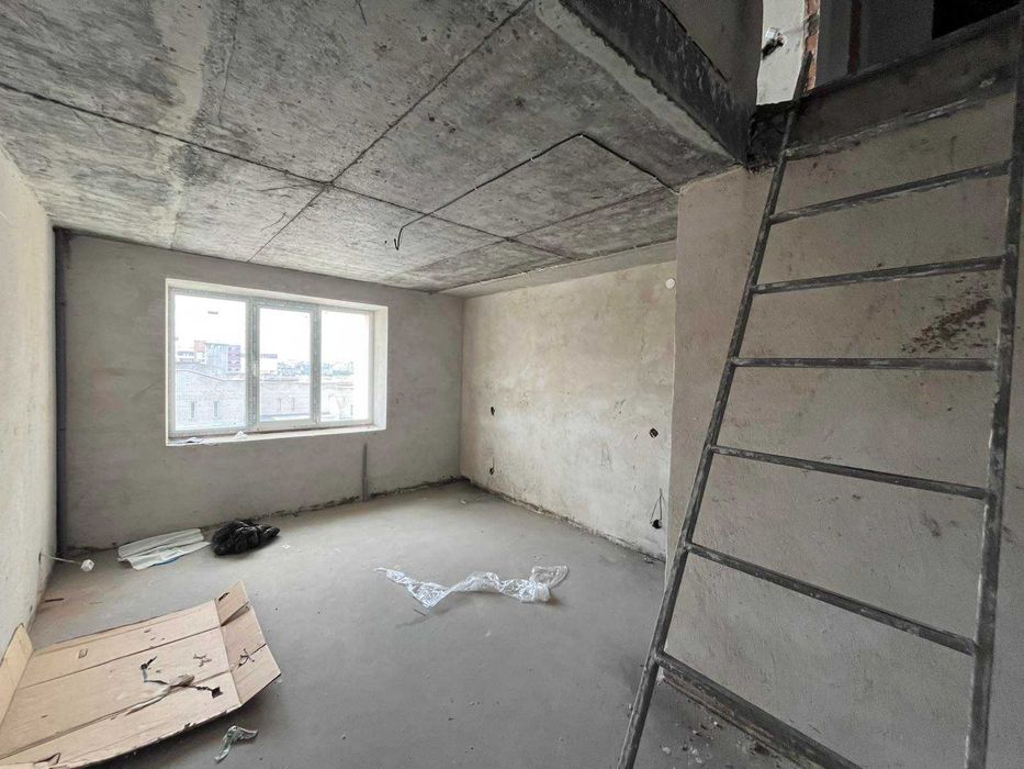 Трикімнатна в новому обжитому будинку Виставка