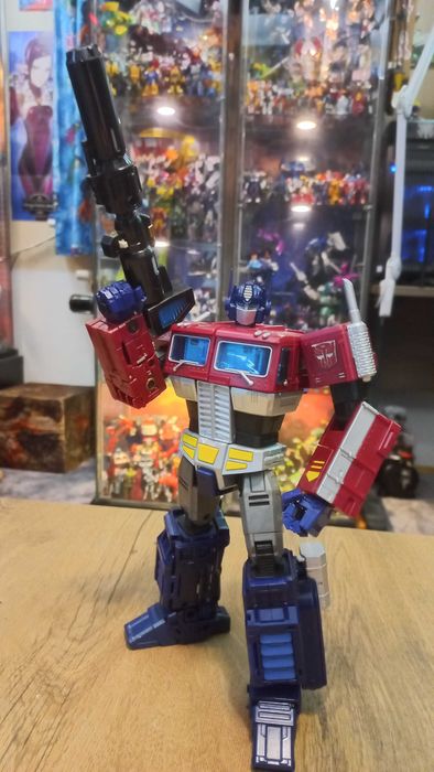 Transformers Custom MP-10 Optimus Prime (z autografem Jona Baileya)