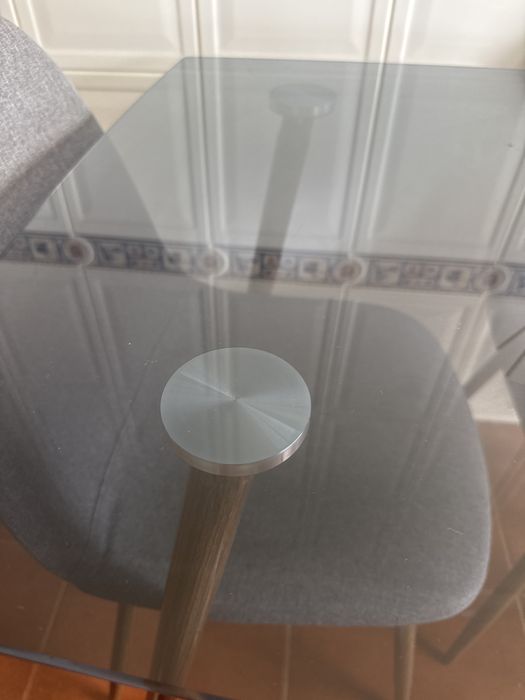 Mesa em vidro temperado + cadeiras