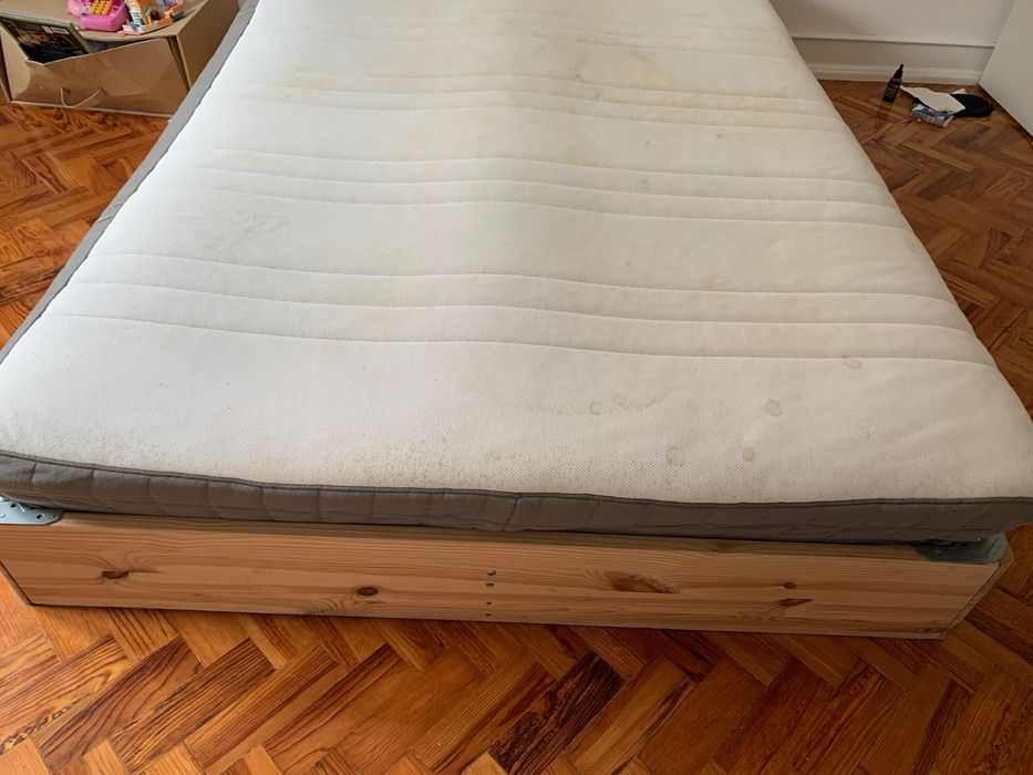 Cama de casal com colchão