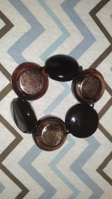 Bransoleta z czarnych kamieni