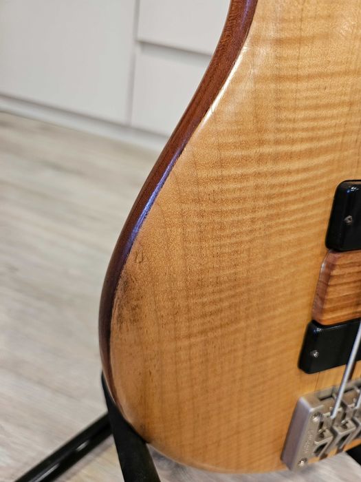 Gitara basowa Cort A4