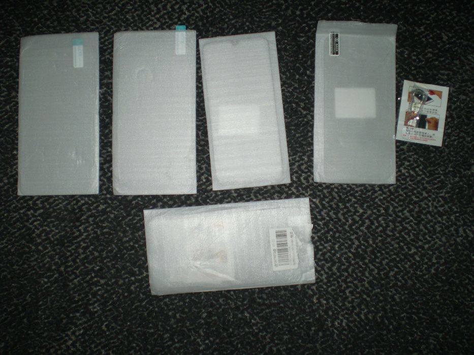 Защитное закаленное стекло для мобильного телефона.