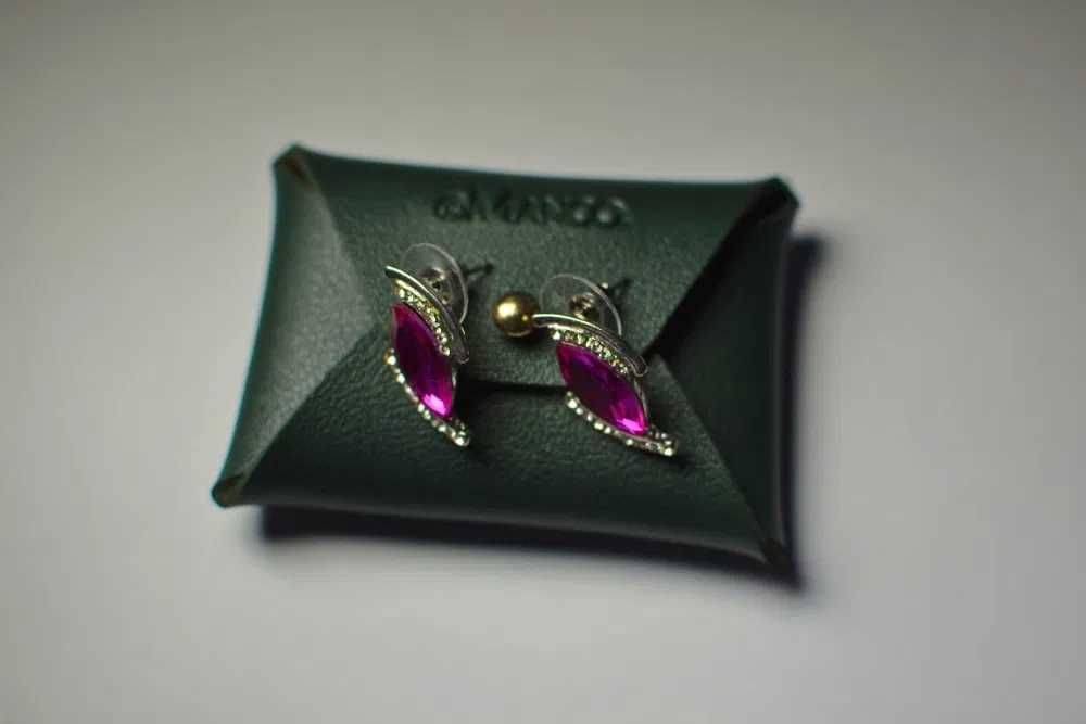 Ювелирная Бижутерия. Очень Стильная. Смотрится Шикарно.