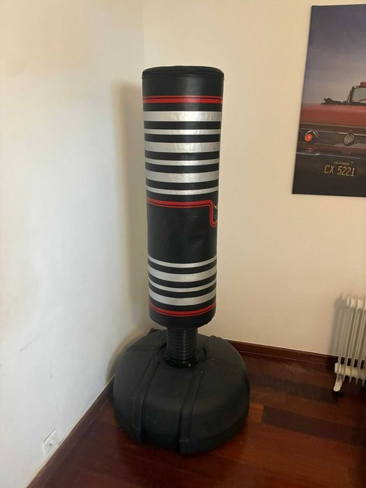 Saco de boxe autoportante novo