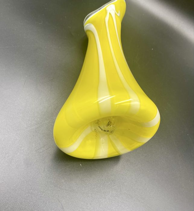 Unikatowy stary wazon z kaczym dziobem