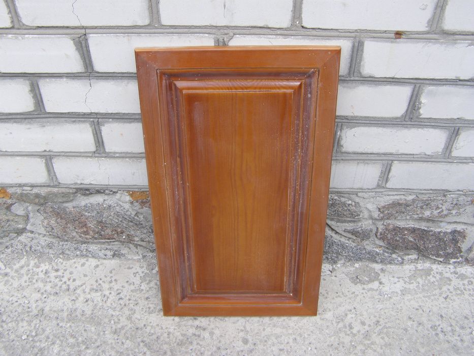 Деревянные дверки разные