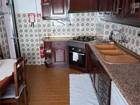 Quarto individual na Amadora, próximo da Escola Superior Teatro Cinema