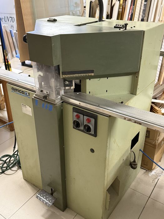 Máquina de esquadria Omga V113