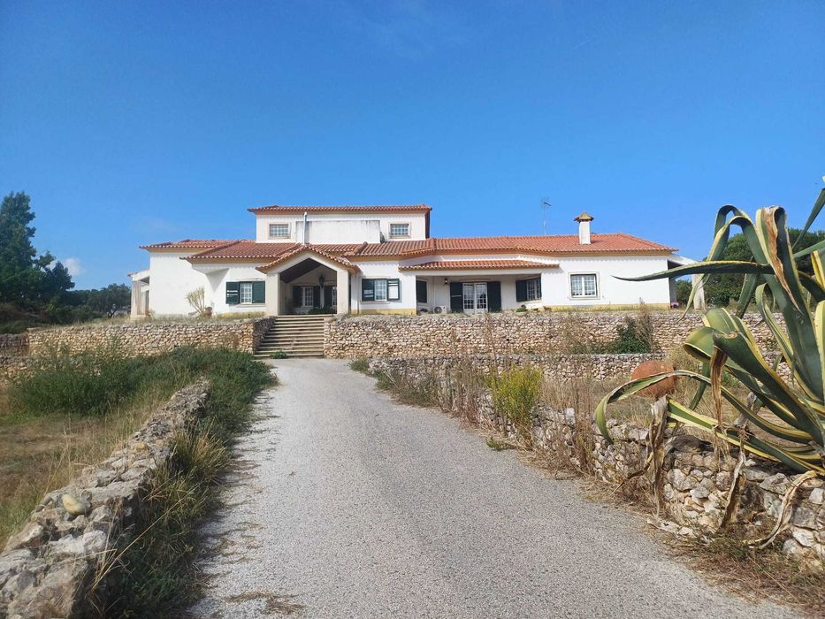 Moradia de grande dimensão com amplo terreno - T8 - Bemposta, Abrantes