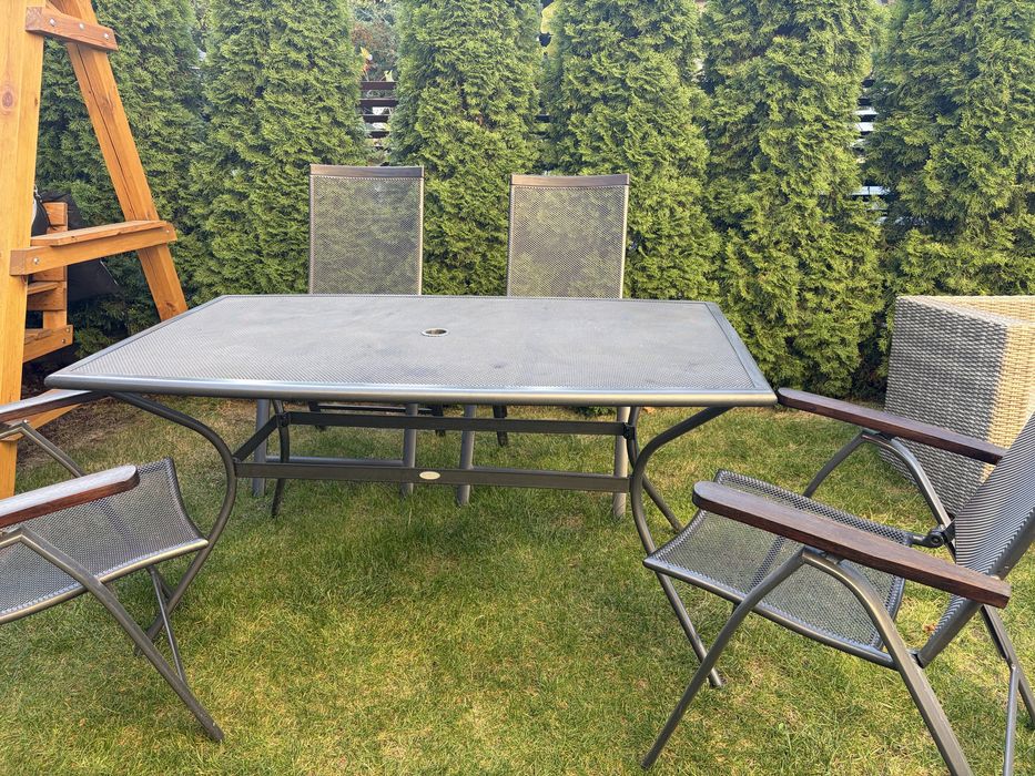 Stół i 4 krzesla rozkładane