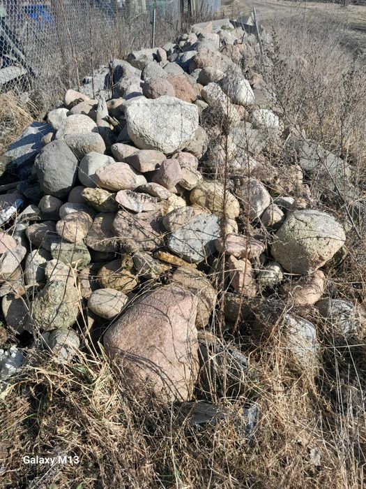 Kamień polny różnej wielkości