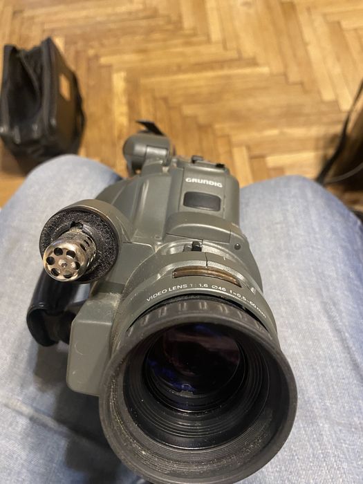 Відеокамер  Grundig  ic230E