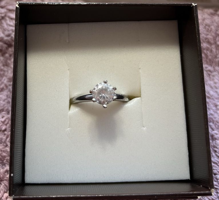 Срібла каблучка з цирконієм