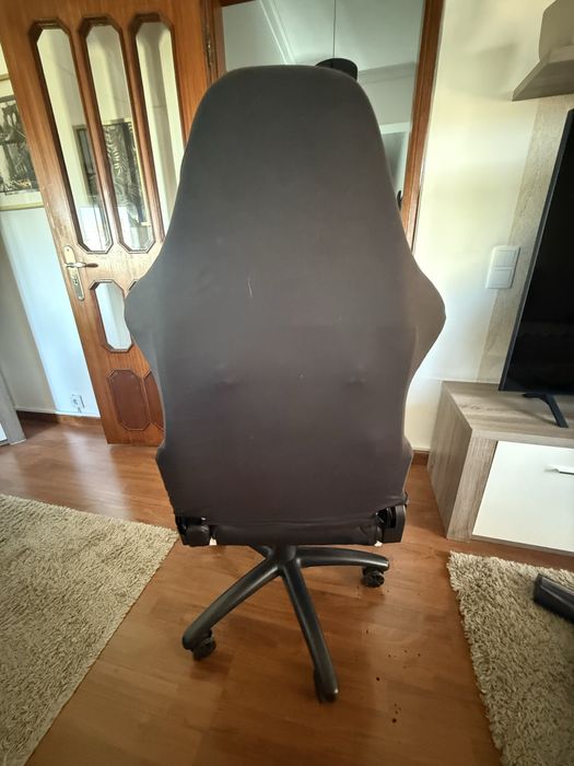 Cadeira Gamer Alpha preta em exelente estado mecânico.