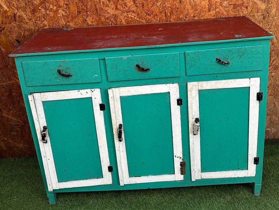 Movel antigo, tosco de fraca qualidade