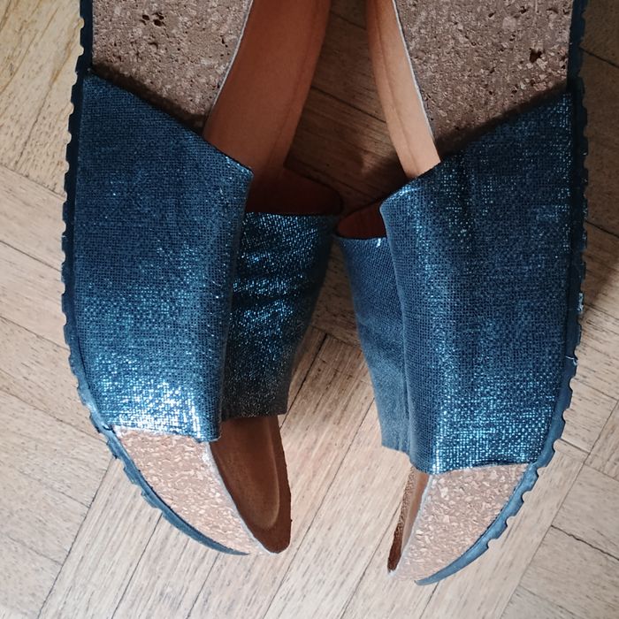 Klapki ze skóry naturalnej i korka, rozmiar 39.