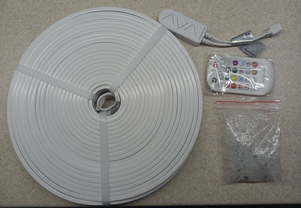 Неоновая лента R.G.B  с контроллером .