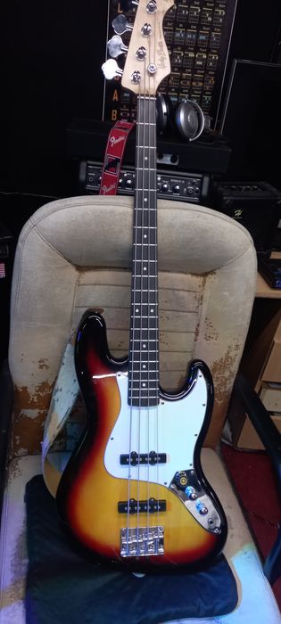 Бас гітара .Бас-гітари Harley Benton | JB-Style | JB-20 SB Standard Series і комбік harley  bentonCG 15