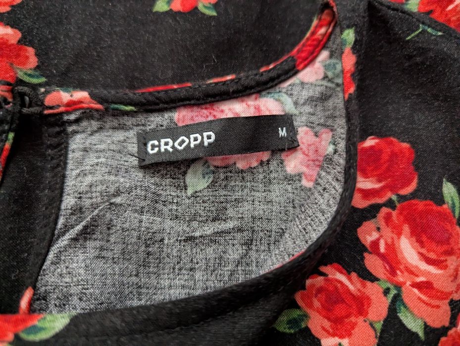 Sukienka Cropp w róże rozm S/M