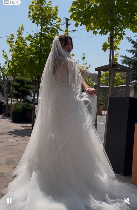 Продам ніжну весільну сукню)