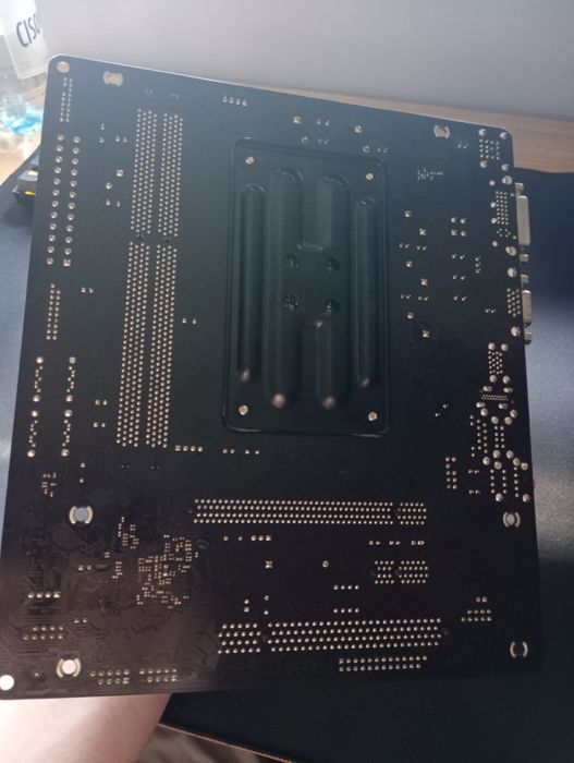 Sprzedam płytę główną ASRock FM2A68M-HD+

Stan: w 100% sprawna, nigdy