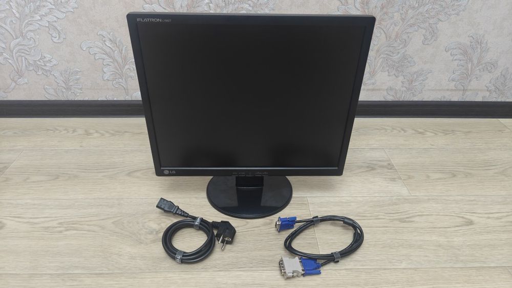 Монитор: LG FLATRON L1942T, 19 диагональ, 75 Гц.