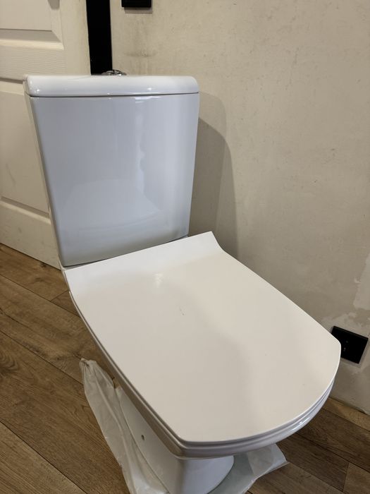 Унітаз безобідковий церзаніт Cersanit з плавним закриттям