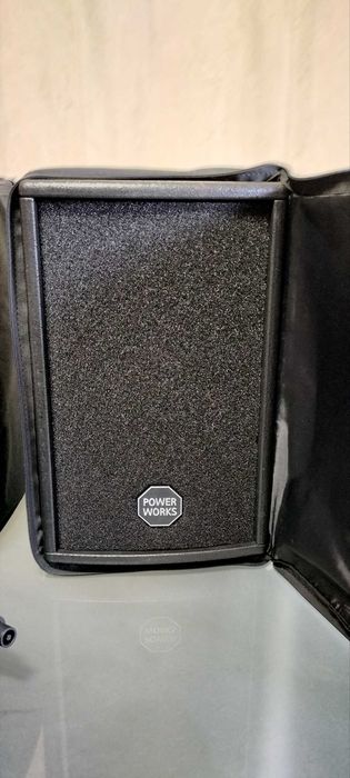 Sistema som triflex HK Power Works amplificado.