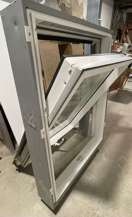 Janela de sótão Fakro 78x98 branca em PVC