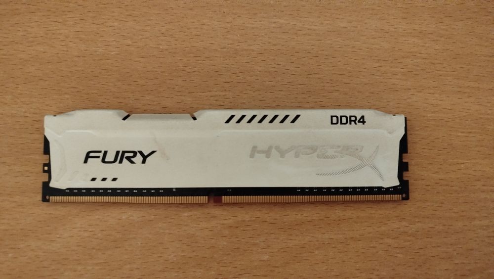 1 RAM HyperX Fury DDR4 8GB64752118622337120