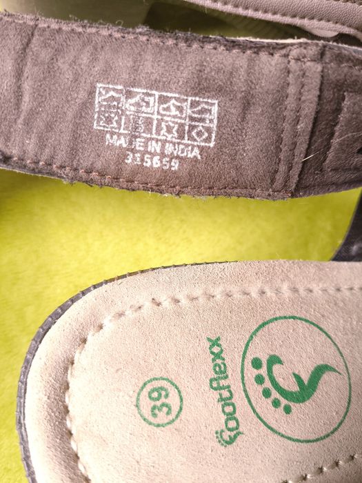 Sandały na szerokim obcasie: FootFlexx- skórzane rozm.39
